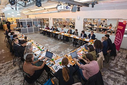 Austausch beim Dialogformat in Paris